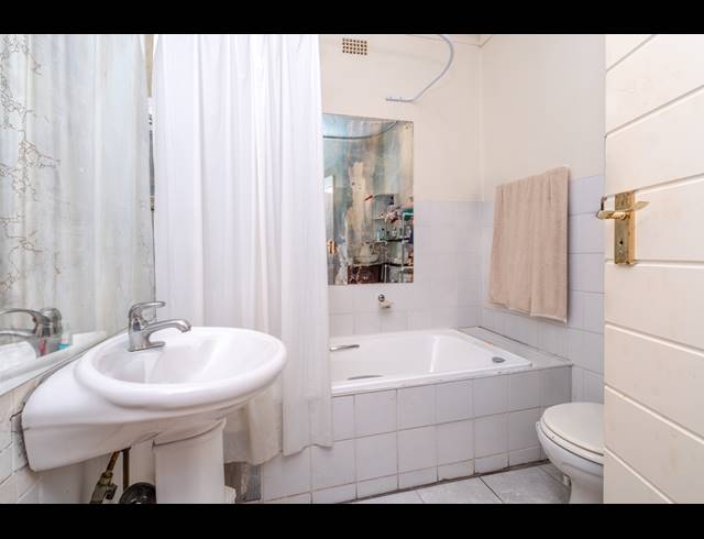 5 BEDROOM HOUSE FOR SALE IN FONTAINEBLEAU